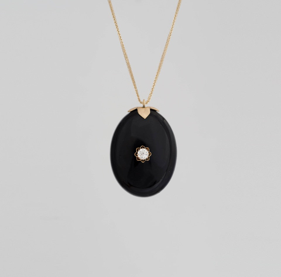 antique-gold-onyx-&-sapphire-pendant-&-chain