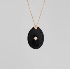 antique-gold-onyx-&-sapphire-pendant-&-chain