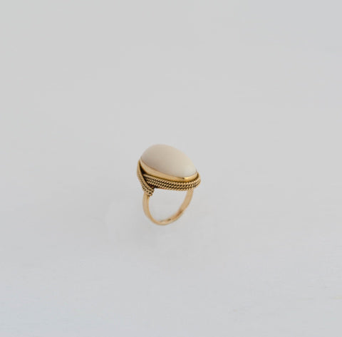 vintage-gold-ring-&-white-coral-7.5