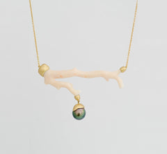 coral-&-gold-necklace-&-tahitian-pearl